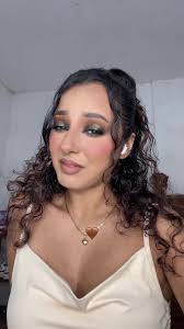 Maquillaje para Vestido Morado: Tutorial Completo