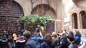 B&b giulietta e romeo verona. Romeo And Juliet House In Verona Italy Casa Di Giulietta Romeo Und Julia Video Dailymotion