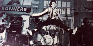 The boomtown rats were an irish punk rock band that had a series of irish and uk hits between 1977 and 1980. The Boomtown Rats Leeds 1977 Garyswordz