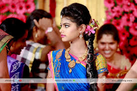 Just take your favorite floral hair accessories, make a messy puffy look and attach them neatly to the braid. Popular Concept 20 Hairstyle For Tamil Wedding Reception