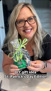 Fun little gift for friends, neighbors, guests! #makethemfeelspecial  #partygifts #treatbags #stpatricksday #diy #diygifts