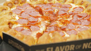 We Tried Pizza Hut S New Hot Dog Crusted Pizza So You Don T Have To The Washington Post