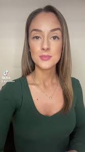 Ellen Fleming's Instagram, Twitter & Facebook