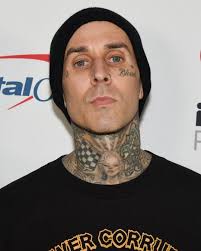 Rokkari Travis Barker julistaa rakkauttaan Kourtney Kardashianille  omalaatuisella tavalla