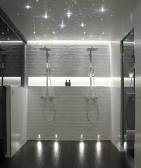 Wenn euer badezimmer nicht so großzügig ist, findet ihr in diesem ideenbuch tolle ideen für die gestaltung kleiner bäder. Cariitti Showroom Badezimmerbeleuchtung Indirekte Beleuchtung Sternenhimmel C Bathroom Design Bathroom Lighting Shower Lighting