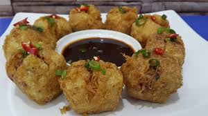 Resepi hari ni saya tunjukkan cara untuk membuat begedil ayam yang sedap dan tidak pecah bila resepi begedil daging yang sangat sedap jika dimakan bersama soto atau bihun sup. Mudahnya Ini Resepi Tauhu Begedil Yang Laku Keras Sos Pun Power