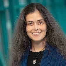 Elizabeth Devinney's Instagram, Twitter & Facebook