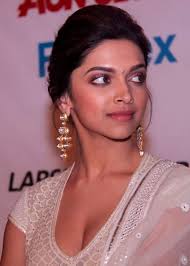 Deepika Padukone Hd Close Up Pics From An Event Deepika Padukone Hot Celebrity Style Dresses Dipika Padukone