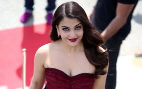With so many beautiful woman. Chandigarh Graphic Bollywood Beauty Aishwarya Rai Hd Wallpaper Poster Multicolor Print Canvas Cloth Poster 12 X 18 Inch Amazon In Home Kitchen