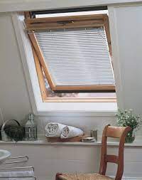 4dekor dachfenster rollo verdunkelung für fakro, thermo dachfensterrollo ohne bohren, verdunkelungsrollo für schräge fenster, rollos zum verdunkeln 100% sonnenschutz, 17 größen, 13 farben. Sicht Und Sonnenschutz Fur Dachfenster Aller Art