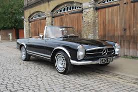 1964 Mercedes 230sl Pagoda Introduced At The Geneva Salon In March 1963 As Replacement For The 190sl The 230sl Abandoned Mad On Benz Mercedes Mercedes Benz