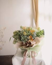小清新花园系花束 garden style bouquet 我非常喜欢这一束花 浅浅的青色暖暖的浅黄色看起来真的很清爽 我知道很多人都很比较偏向于较鲜艳的花儿觉得整束花都是青色就会认为就是一堆叶子和草 macrame plant hanger plant hanger macrame plant