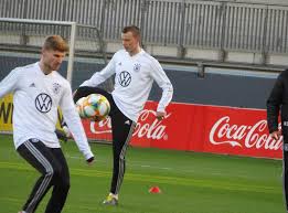 Sportlicher trainingsanzug aus funktionsfaser aufdruck deutschland, rücken Deutlich Besser Als Chevrolet Adidas X Volkswagen 2019 Deutschland Kollektion Neues 2019 Vw Logo Enthullt Nur Fussball