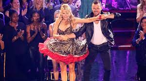 Sean avery and karina smirnoff danced a contemporary routine on last week's dancing with the stars. Dancing With The Stars 2014 Actress Lea Thompson Hangs Up Her Dancing Shoes In Week 9 Abc News