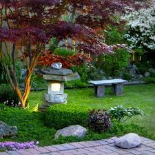 The toronto japanese garden club, founded in 1952, continues its original mission to share japanese culture. An Asian Lantern Makes This Toronto Backyard Sing Japanese Garden Backyard Zen Garden