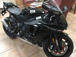 Over the years it evolved, at times teetering toward a more. Yamaha 2018 Yamaha Yzf R1 Gebrauchtmotorrad
