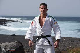 Jun 10, 2021 · dirk van tichelt, onze vorige judohoop in bange dagen, haalde zelf brons op het wk van 2009 en 2013 en noemt de prestatie van zijn voormalige sparringpartner ronduit uniek. Dirk Van Tichelt Wikipedia