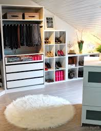 Pin Von Mariana Thorne Auf Closet Storage In 2020 Ankleide Zimmer Ankleidezimmer Kleiderschrank Fur Dachschrage
