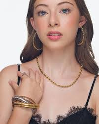 Jessica Strang's Instagram, Twitter & Facebook