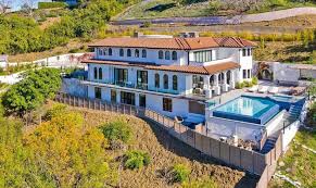 He won two titles with miami, one with cleveland and made it to seven nba finals in a row from 2011 to 2017 alongside lebron james, who took jones with him to the cavs and called him the greatest. An Inside Look At The 6 2m Los Angeles Mansion That Dwyane Wade S Put Up For Sale Heat Nation