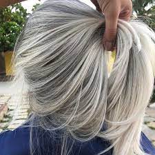 hairs for days grey white silver adriane stammer graue frisuren haarfarben silber blond