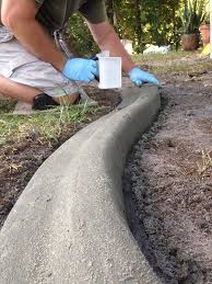 Plastic lawn edging is used to distinguish a garden bed from the rest of a lawn, making your garden look neat and tidy! Amazon Com Curb It Yourself Garden Outdoor