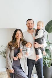 Nyc Newborn Photography Lifestyle Newborn Session In Home Newborn Photography Newborn Family Pictures Family Photography Outfits Newborn Photography Outfit