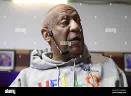 L'attore e comico Bill Cosby prende il palcoscenico per eseguire una  routine comica e per fare un jam con il Tony Williams Jazz Quartet al LaRose  Jazz Club, a Philadelphia, PA, il