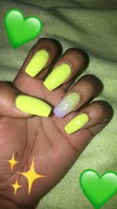 Longer nails are always in style, but with more and more women in careers where long nails are not always practical or feasible, short nails are making a huge comeback. White Acrylic Nails Short Coffin Novocom Top