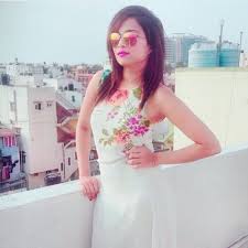 This hairstyle shows how a round hairstyle and a round face really don't complement each other. 21 Indian Hairstyles Perfectly Suited For Round Faces Good Blog Post