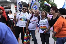 0 ratings0% found this document useful (0 votes). Aldo Davila El Activista Gay Del Altoparlante Llega Al Congreso Agencia Ocote
