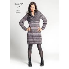 Parfois dotées d'un beau décolleté ou réchauffées par un col roulé ou un col camionneur, elles s'adaptent à toutes les morphologies. Modeles Tricot Robes Et Jupes Pour Femmes Cheval Blanc Laines Cheval Blanc