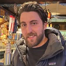 Brett Kaplan's Instagram, Twitter & Facebook