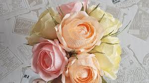 как сделать розу из гофрированной бумаги мастер класс видео Kak Ya Delayu Rozy Iz Gofrirovannoj Bumagi Dlya Svoih Kompozicij Diy Cabb Manualidades Flores Flores De Papel