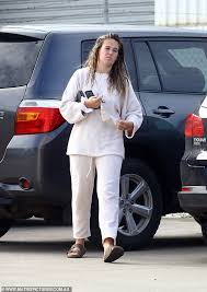 Afl star gary rohan has shared a kiss in public with new girlfriend madi bennett following his messy divorce last year. Klq 8w Jauji6m