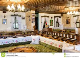 How To Make An Interesting Art Piece Using Tree Branches Ehow Traditional Interior Design Traditional Interior Classic Home Decor