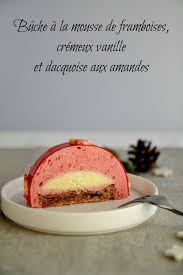 Buche De Noel A La Mousse De Framboises Cremeux Vanille Et Dacquoise Aux Amandes That S Amore Recette Dessert Noel Mousse Framboise Buche De Noel