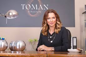 Sűrű évet tudhat maga mögött tomán szabina, de a karácsony nála is a családról, a hagyományok szabina is tapasztalja sokszor, hogy valaki már az ünnepek után, másodikától drasztikus diétába kezd. Toman Szabina Az Ujrakezdett Elet Es A Sikerek Ara Hetkoznapi Hosnok