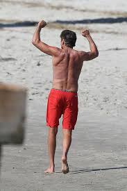 Zac efron unfortunately never wants to get into baywatch shape again. Hunk Vs The Hoff David Feuding With Zac Efron On Set Of Baywatch Remake