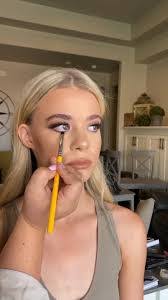 Gloria Holy's Instagram, Twitter & Facebook