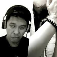 Pak romi mesra banget ya? Realiti Dan Fantasi Song Lyrics And Music By Crossfire Arranged By Trex Official On Smule Social Singing App