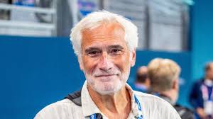 En mand der har gjort mere end de fleste, måske mest af alle, for dansk  håndbold, er i dag gået bort pludseligt. Morten Stig Christensen har  spillet mange kampe i Helsingørhallen i