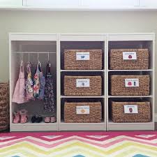Montessori Inspired Dressing Area Three Single Trofast From Ikea Screwed Together Two With Shelves An Kinder Badezimmer Kinder Zimmer Montessori Kleinkinder