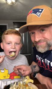 Wife’s under the weather, so it’s CHICKEN SOUP time 🍲✅ bowl = 391 CAL,  31p, 54c & 7f. 🍲 4oz cooked protein pasta. 🍲 1.5 cups chicken soup. ✅  full recipe = 🍲 1 rotisserie chicken. 🍲 1 medium onion. 🍲 1 ...