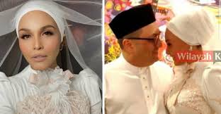 He was born in 1970s, in generation x. Noryn Aziz Kini Isteri Shaik Rizal Wilayahku