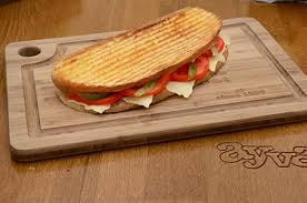 Acıktığınızda evinizdeki malzemeleri kullanarak muhte. Ayvalik Tost