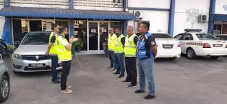 Parti pribumi bersatu malaysia (bersatu) tanah merah membuat laporan polis berhubung penyiaran sebuah artikel oleh portal berita yang didakwa memfitnah perdana menteri, tan sri muhyiddin yassin. Eleven Teenagers Made To Perform Maghrib Prayers After Getting Caught During Traffic Check By Tanah Merah Police Life Malay Mail