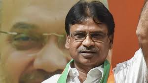 Bengal BJP Candidate Khagen Murmu Under Fire For Kissing Woman During  Campaign - Oneindia News