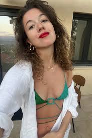 To Post A Bikini Selfie, Or Not To Post A Bikini Selfie? | British Vogue