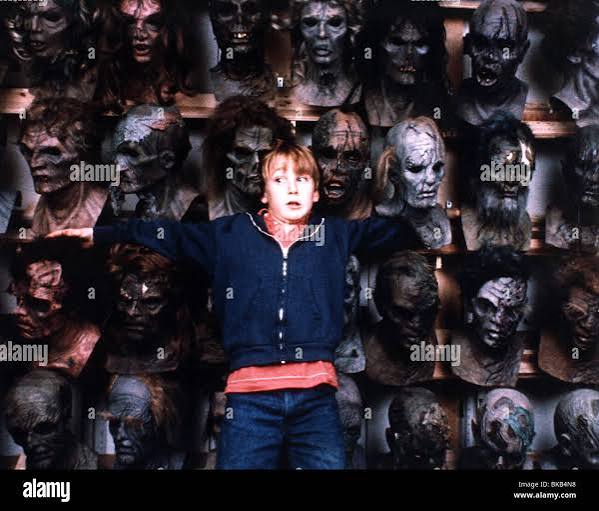 RETURN OF THE LIVING DEAD PART II (1988) RLD2 002CP Stock Photo - Alamy